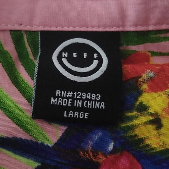 Neff Aloha Hawaiian Pink Button Down Shirt with Macaws Parrots, size Large - Picture 6 of 9